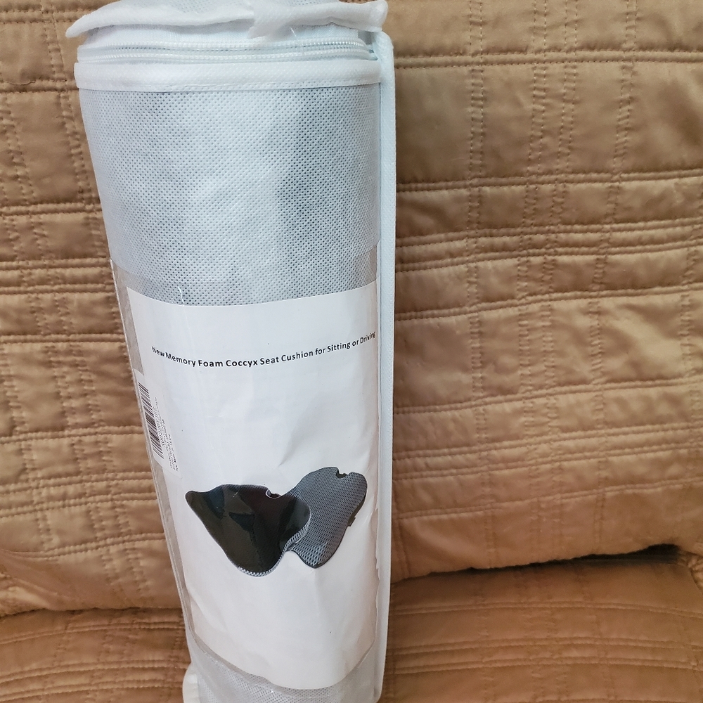 NWT Dreamer Car Seat Cushion for Pain Relief